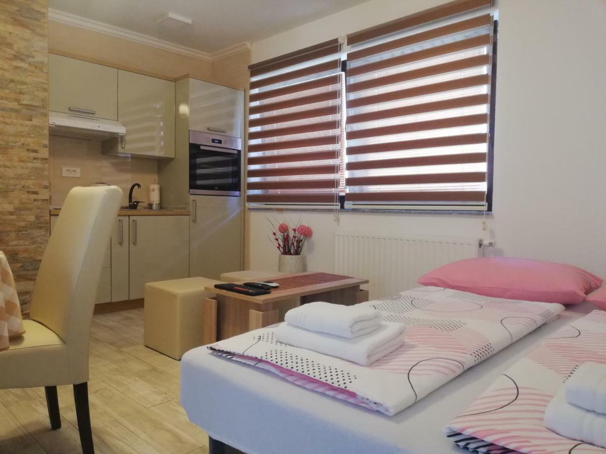Studio Apartments Una Кореница Екстериор снимка
